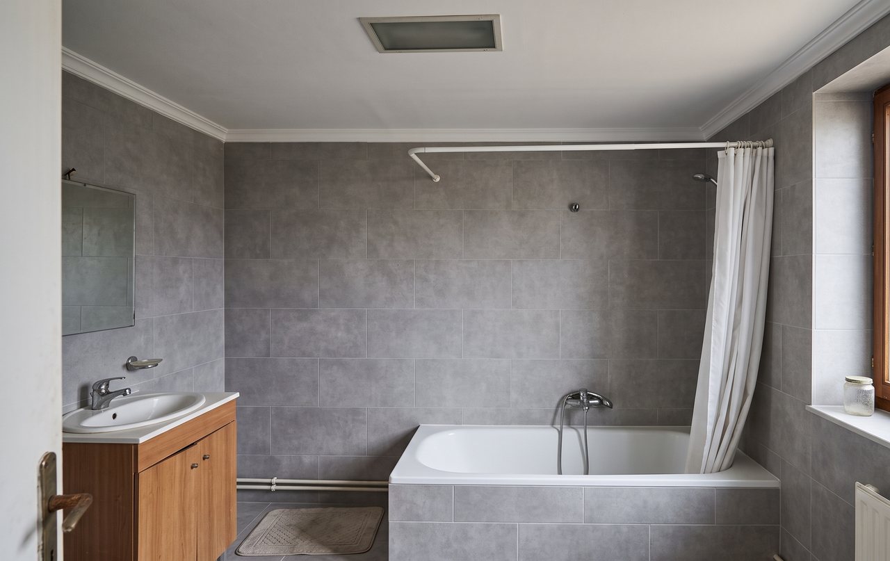 El mismo baño reparado y sin humedad
